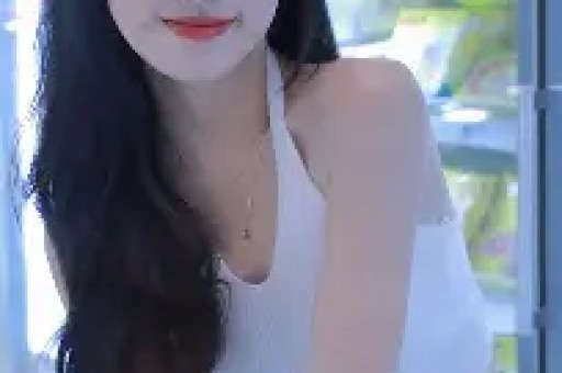 IU与边佑锡在《完美王冠》片场练习华尔兹与吻戏的趣味花絮！